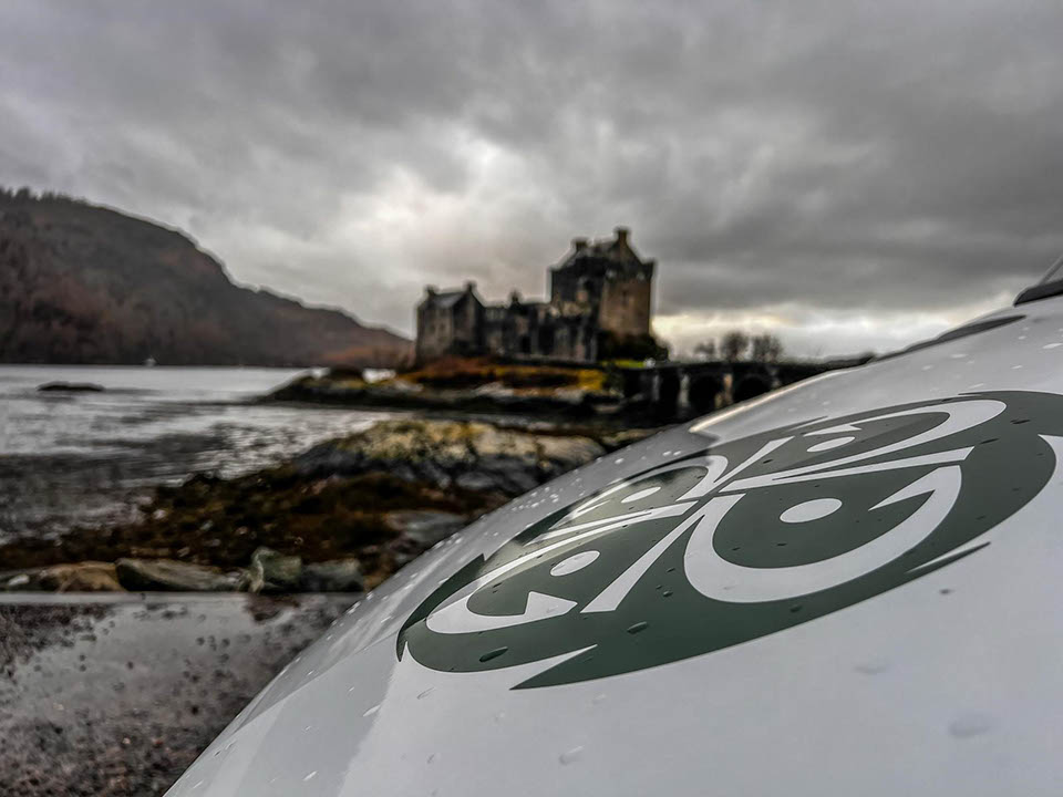 Timberbush Coach at Eilean Donan Castle